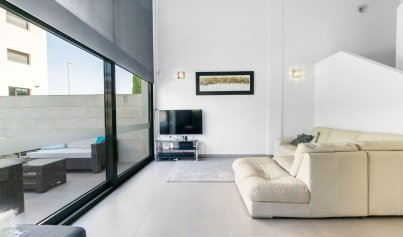 Resale - Villa -
Villamartín - Los Dolses