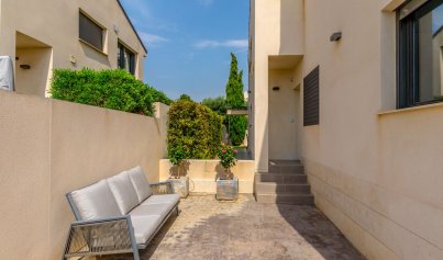 Resale - Villa -
Villamartín - Los Dolses