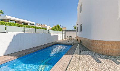 Resale - Villa -
La Marina