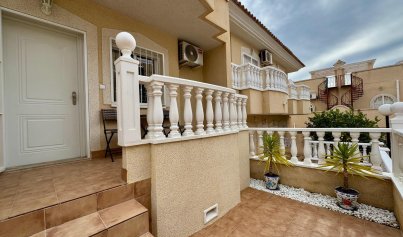Resale - Townhouse -
Orihuela Costa - Villamartin