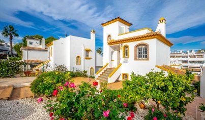 Resale - Villa -
Orihuela Costa - Villamartin
