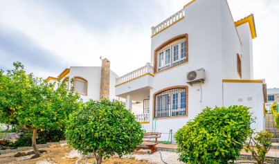 Resale - Villa -
Orihuela Costa - Villamartin