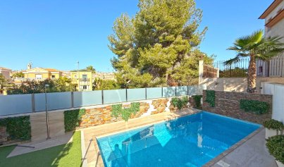 Resale - Villa -
Orihuela Costa - Villamartin