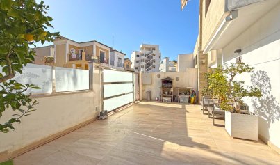 Resale - Villa -
Orihuela Costa - Villamartin
