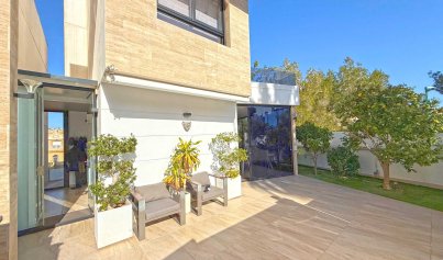 Resale - Villa -
Orihuela Costa - Villamartin