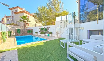 Resale - Villa -
Orihuela Costa - Villamartin