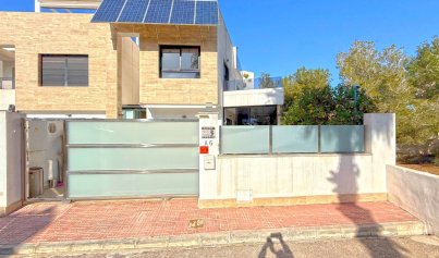 Resale - Villa -
Orihuela Costa - Villamartin