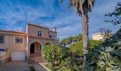 Resale - Villa -
Torrevieja - El Chaparral