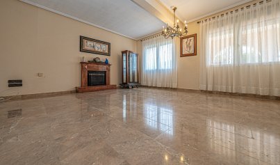 Resale - Villa -
Torrevieja - El Chaparral
