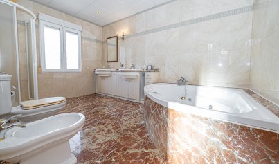 Resale - Villa -
Torrevieja - El Chaparral