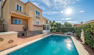 Resale - Villa -
Torrevieja - El Chaparral