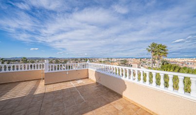 Resale - Villa -
Torrevieja - El Chaparral