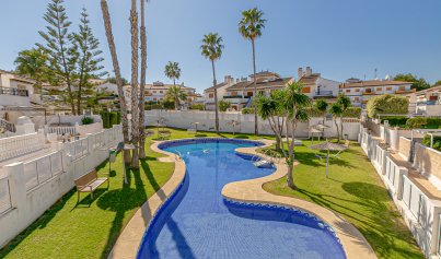 Resale - Villa -
Mil Palmeras - Riomar