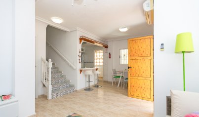 Resale - Villa -
Mil Palmeras - Riomar