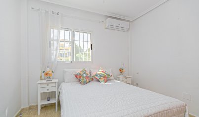 Resale - Villa -
Mil Palmeras - Riomar