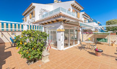 Resale - Villa -
Mil Palmeras - Riomar