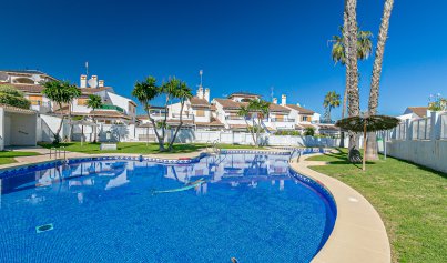 Resale - Villa -
Mil Palmeras - Riomar