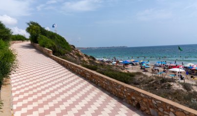 Resale - Villa -
Mil Palmeras - Riomar