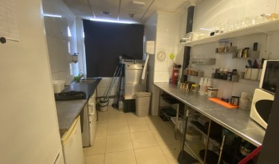 Wiederverkauf - Kommerziell -
Algorfa - Inland