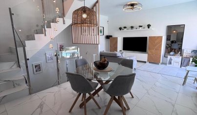 Wiederverkauf - Villa -
Villamartín - PAU 8