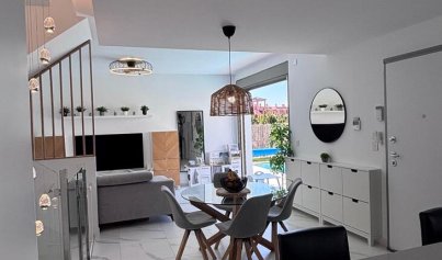 Wiederverkauf - Villa -
Villamartín - PAU 8