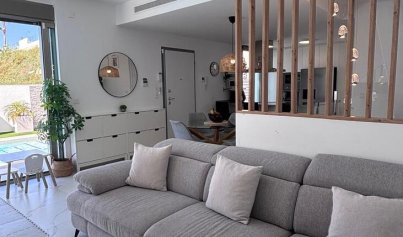 Wiederverkauf - Villa -
Villamartín - PAU 8