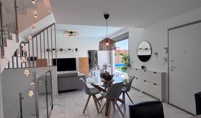 Wiederverkauf - Villa -
Villamartín - PAU 8