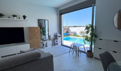 Wiederverkauf - Villa -
Villamartín - PAU 8