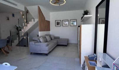 Wiederverkauf - Villa -
Villamartín - PAU 8