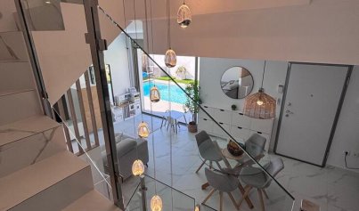 Wiederverkauf - Villa -
Villamartín - PAU 8