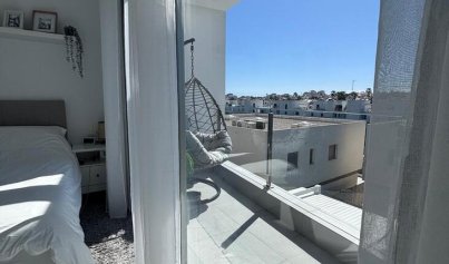 Wiederverkauf - Villa -
Villamartín - PAU 8