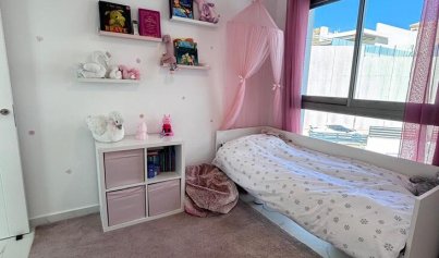 Wiederverkauf - Villa -
Villamartín - PAU 8