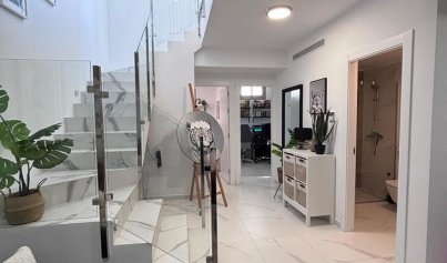 Wiederverkauf - Villa -
Villamartín - PAU 8