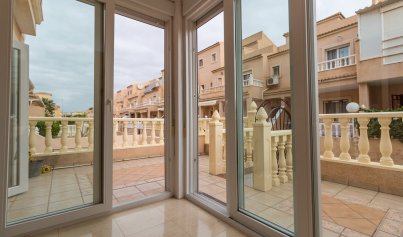 Wiederverkauf - Stadthaus -
Playa Flamenca