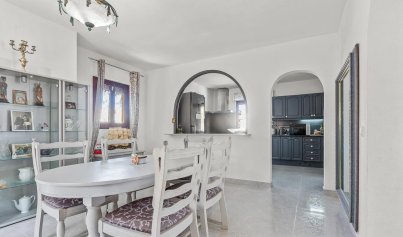 Resale - Villa -
Villamartín - Las Filipinas