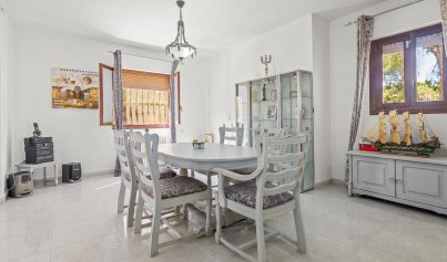 Resale - Villa -
Villamartín - Las Filipinas