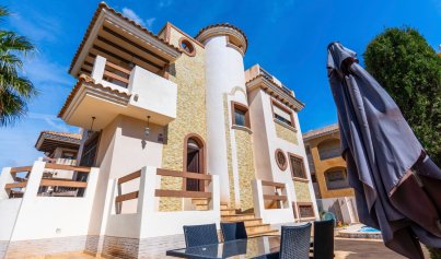 Resale - Villa -
Villamartín - Villamartin