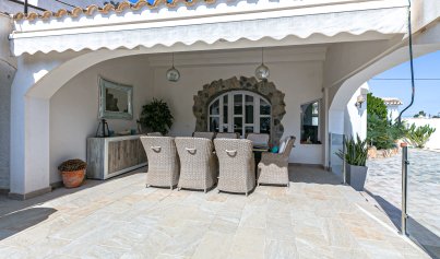 Resale - Villa -
Campoamor - Lomas de Don Juan