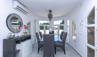 Resale - Villa -
Campoamor - Lomas de Don Juan