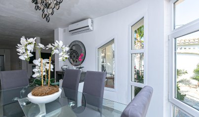 Resale - Villa -
Campoamor - Lomas de Don Juan