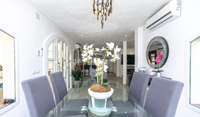 Resale - Villa -
Campoamor - Lomas de Don Juan