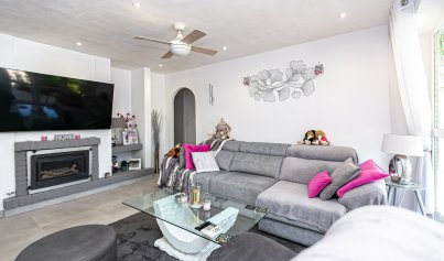 Resale - Villa -
Campoamor - Lomas de Don Juan