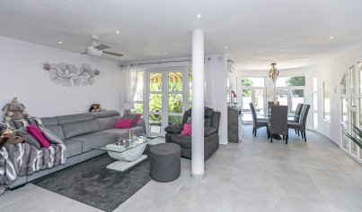 Resale - Villa -
Campoamor - Lomas de Don Juan