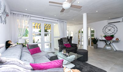 Resale - Villa -
Campoamor - Lomas de Don Juan