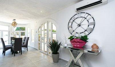 Resale - Villa -
Campoamor - Lomas de Don Juan