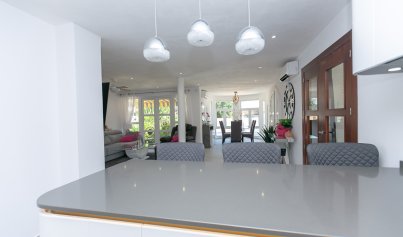 Resale - Villa -
Campoamor - Lomas de Don Juan