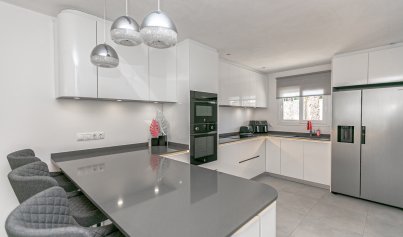 Resale - Villa -
Campoamor - Lomas de Don Juan