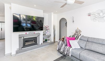 Resale - Villa -
Campoamor - Lomas de Don Juan