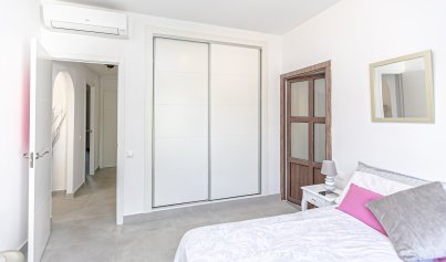 Resale - Villa -
Campoamor - Lomas de Don Juan