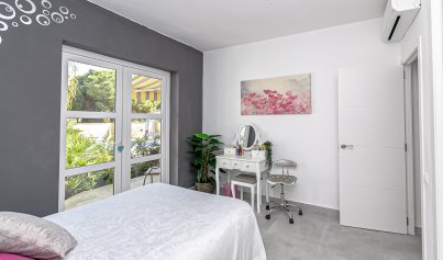 Resale - Villa -
Campoamor - Lomas de Don Juan